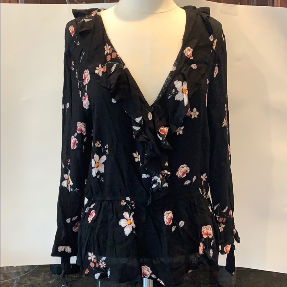 NWT American Rag Black Floral V-Neck LS Blouse